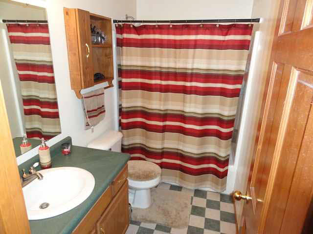 2114 Glen Hollow Dr, Auburn, IN 46706 photo 7