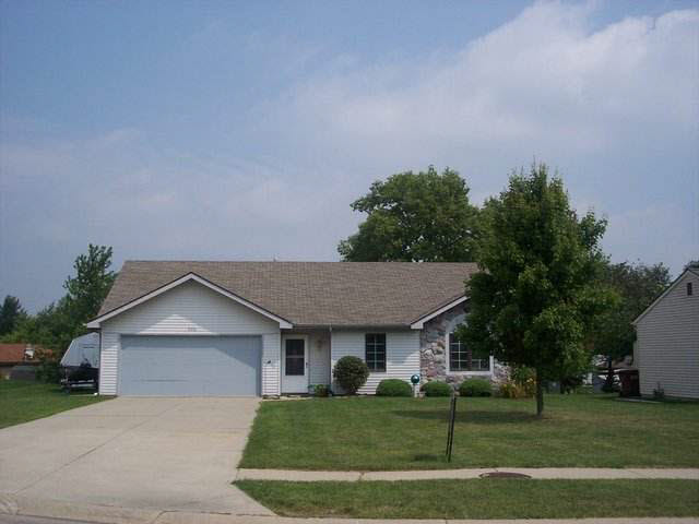 906 Elm St, Auburn, IN 46706 photo 1