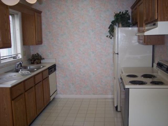 906 Elm St, Auburn, IN 46706 photo 2