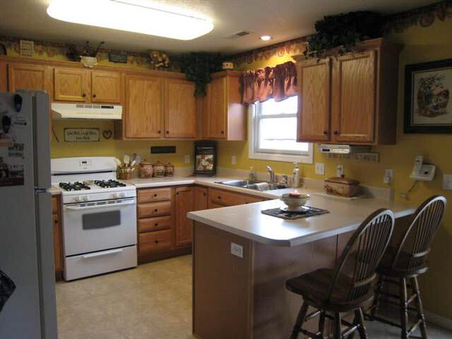 1411 Barrington Dr, Auburn, IN 46706 photo 2