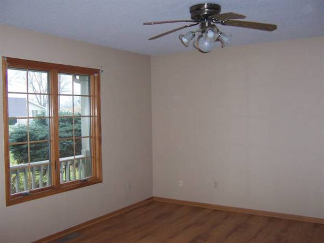 204 Meadowmere Dr, Butler, IN 46721 photo 2