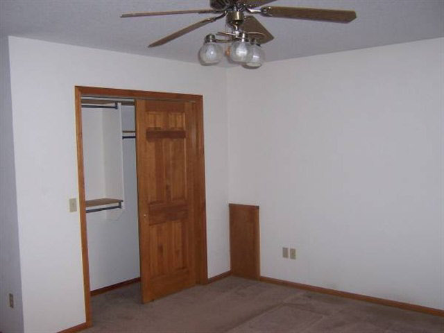 204 Meadowmere Dr, Butler, IN 46721 photo 6