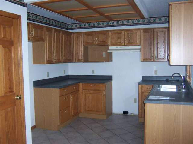 204 Meadowmere Dr, Butler, IN 46721 photo 3