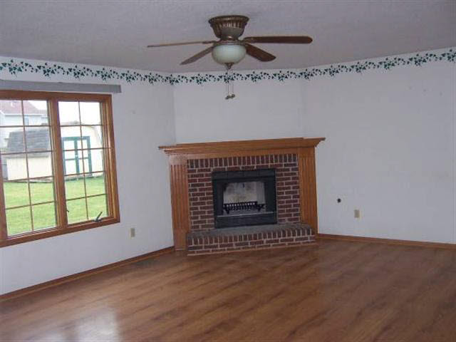 204 Meadowmere Dr, Butler, IN 46721 photo 5