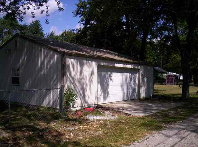 911 E Third St, Auburn, IN 46706 photo 9