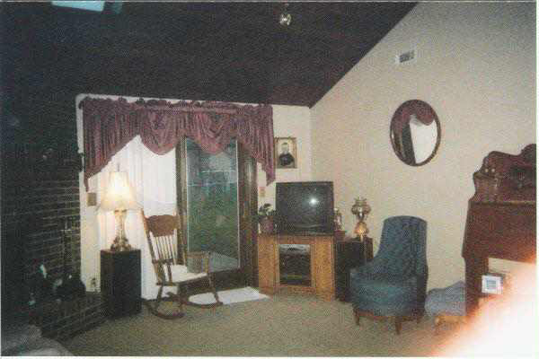 1117 Zimmerman Dr, Auburn, IN 46706 photo 2