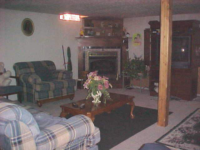 307 Wright St, Ligonier, IN 46767 photo 5