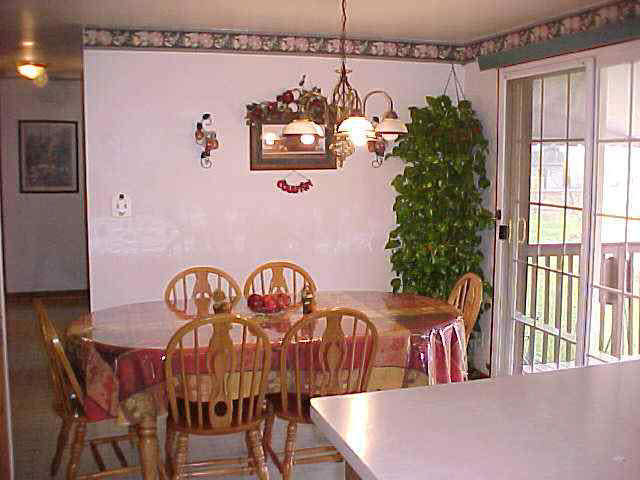 307 Wright St, Ligonier, IN 46767 photo 3