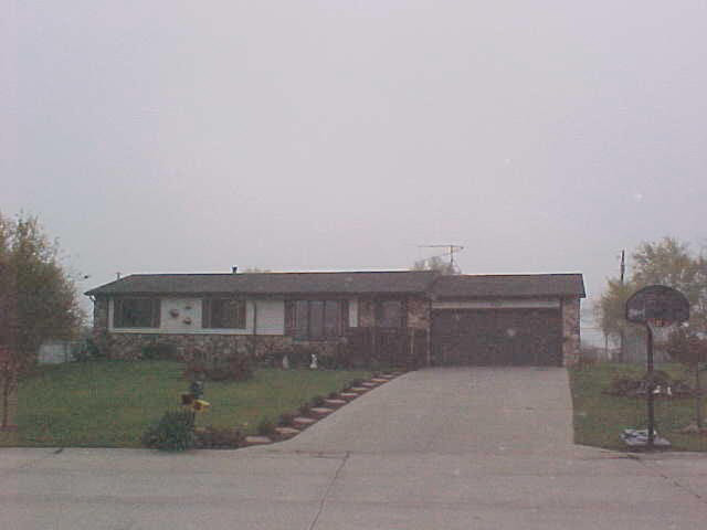 307 Wright St, Ligonier, IN 46767 photo 1