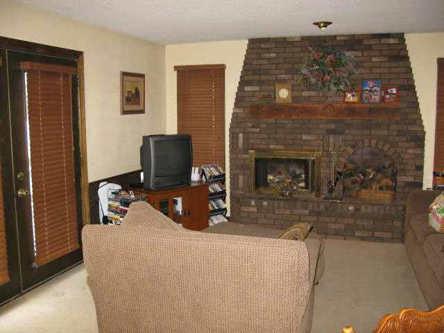 320 N John St, Butler, IN 46721 photo 3