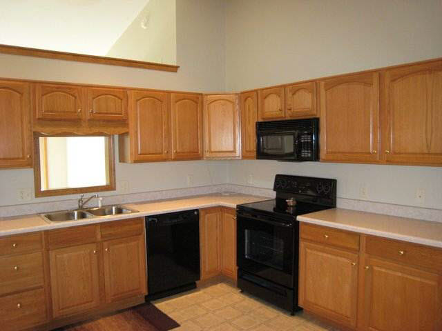 1304 Virginia Ln, Auburn, IN 46706 photo 2