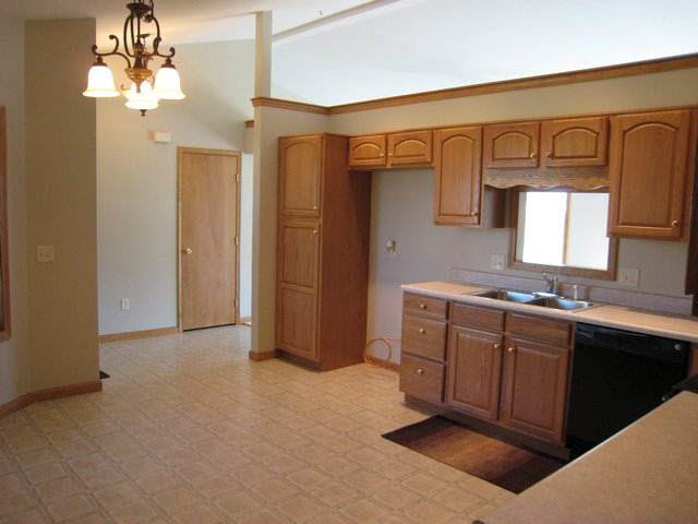 1304 Virginia Ln, Auburn, IN 46706 photo 3