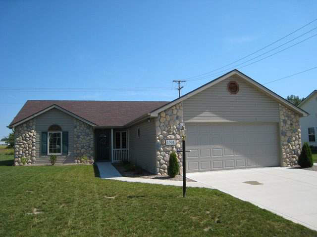 1304 Virginia Ln, Auburn, IN 46706 photo 1