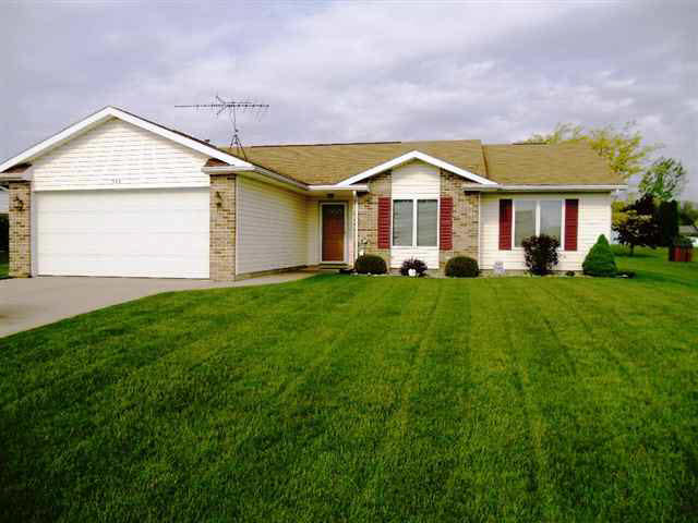 543 Warren Dr, Kendallville, IN 46755 photo 1