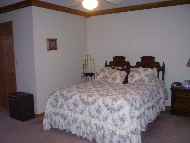 1300 Ashwood Dr, Auburn, IN 46706 photo 4