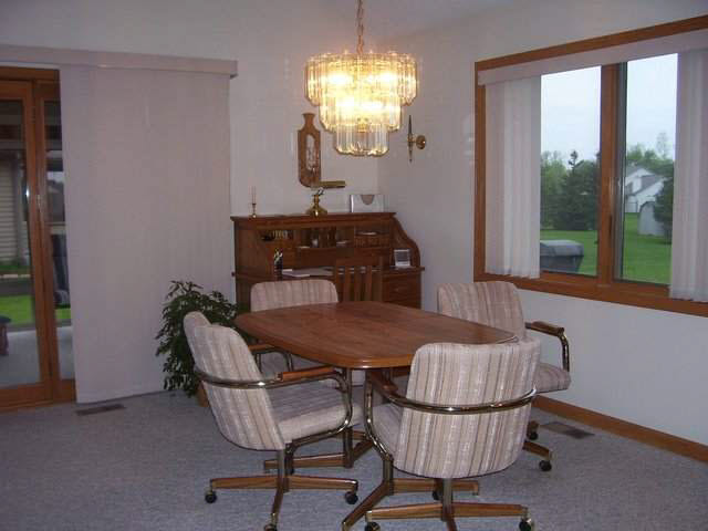 1300 Ashwood Dr, Auburn, IN 46706 photo 3