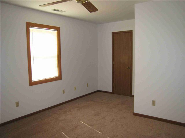 1001 Elm St, Auburn, IN 46706 photo 10