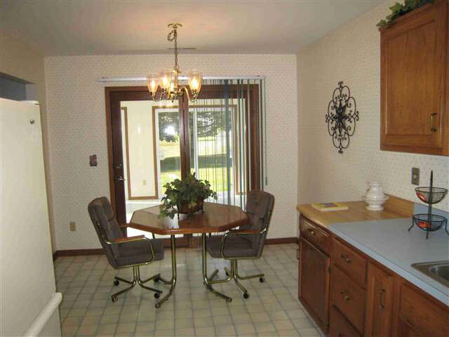 1001 Elm St, Auburn, IN 46706 photo 4
