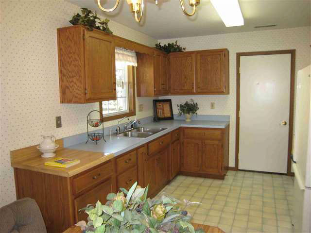 1001 Elm St, Auburn, IN 46706 photo 3