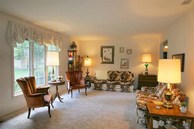 411 Duryea Dr, Auburn, IN 46706 photo 2