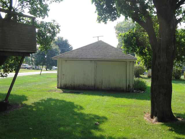 602 Sixth St, Howe, IN 46746 photo 19