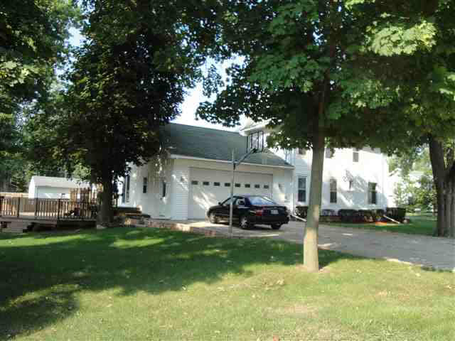 602 Sixth St, Howe, IN 46746 photo 2