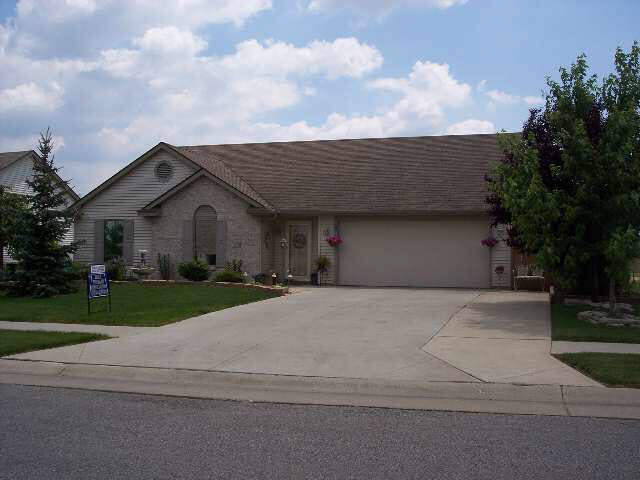 1005 Ashwood Dr, Auburn, IN 46706 photo 1