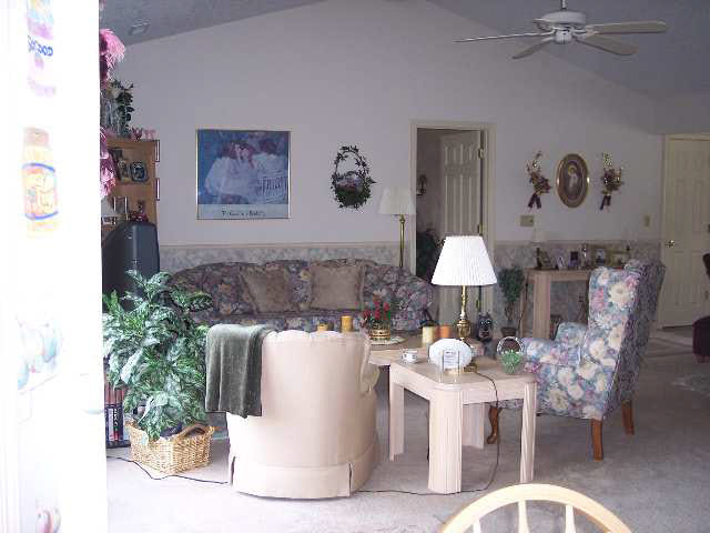 1005 Ashwood Dr, Auburn, IN 46706 photo 3