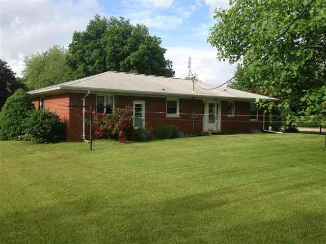 225 E Davis, Shipshewana, IN 46565 photo 6