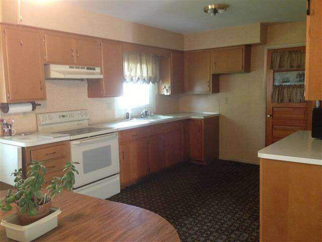 225 E Davis, Shipshewana, IN 46565 photo 12