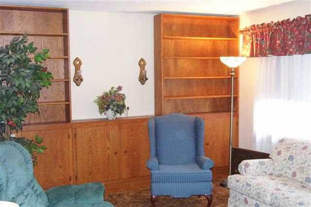 225 E Davis, Shipshewana, IN 46565 photo 9