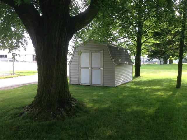 225 E Davis, Shipshewana, IN 46565 photo 4