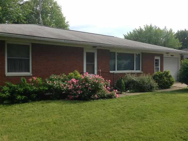 225 E Davis, Shipshewana, IN 46565 photo 2