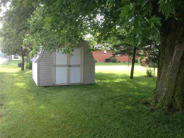 225 E Davis, Shipshewana, IN 46565 photo 5