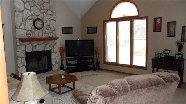 8020 Calera Ct, Fort Wayne, IN 46818 photo 3