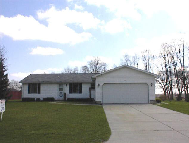 201 Third St, Howe, IN 46746 photo 1