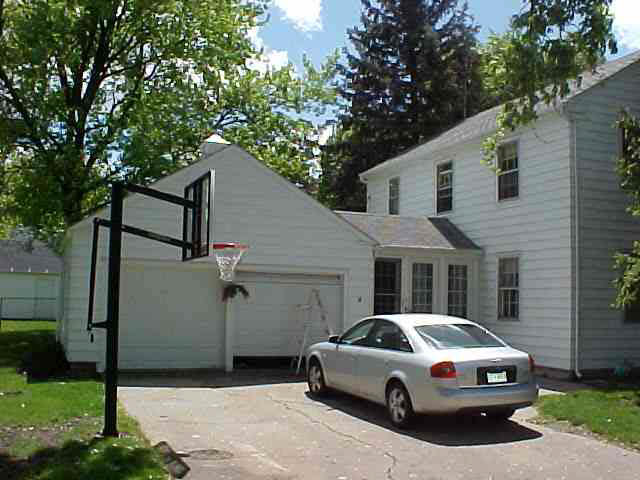 112 N Cleveland St, Auburn, IN 46706 photo 2