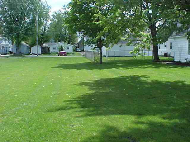 112 N Cleveland St, Auburn, IN 46706 photo 3