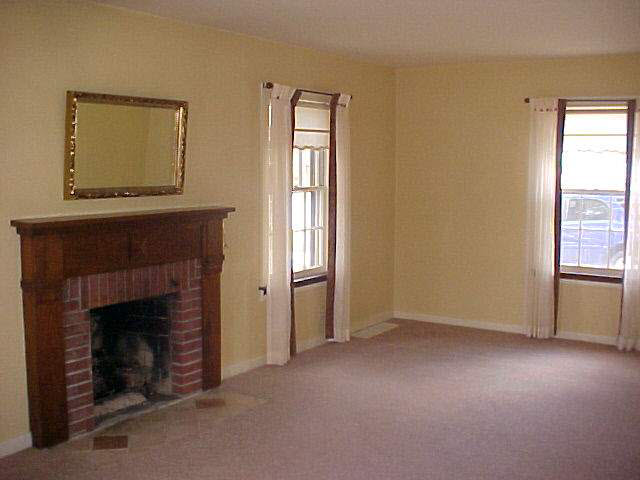 112 N Cleveland St, Auburn, IN 46706 photo 4