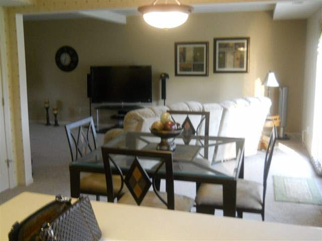 1303 Elm St, Auburn, IN 46706 photo 2