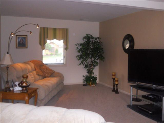 1303 Elm St, Auburn, IN 46706 photo 4