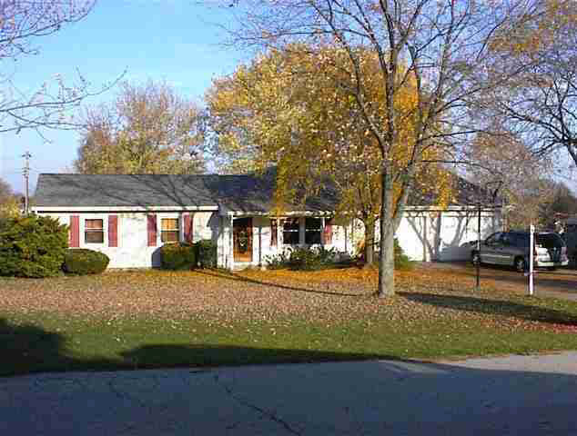 107 Hillcrest Dr, Kendallville, IN 46755 photo 1