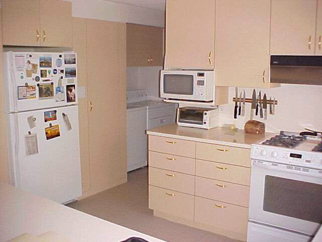 316 Iwo St, Auburn, IN 46706 photo 7