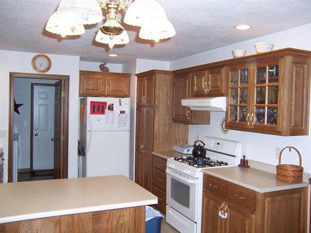 204 S Walsh St, Garrett, IN 46738 photo 6
