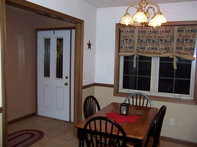 204 S Walsh St, Garrett, IN 46738 photo 3