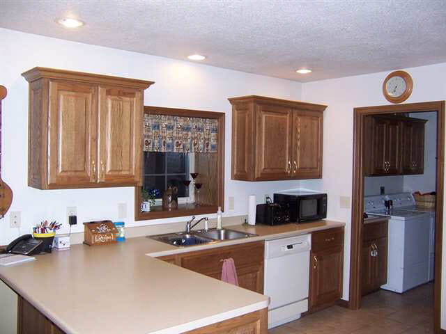 204 S Walsh St, Garrett, IN 46738 photo 5