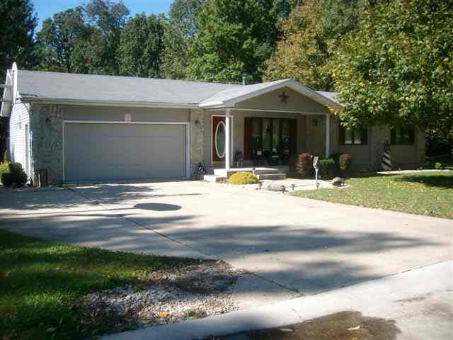 613 W Walnut Dr, Albion, IN 46701 photo 1