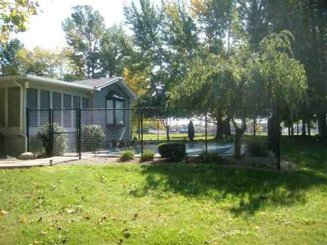 613 W Walnut Dr, Albion, IN 46701 photo 4