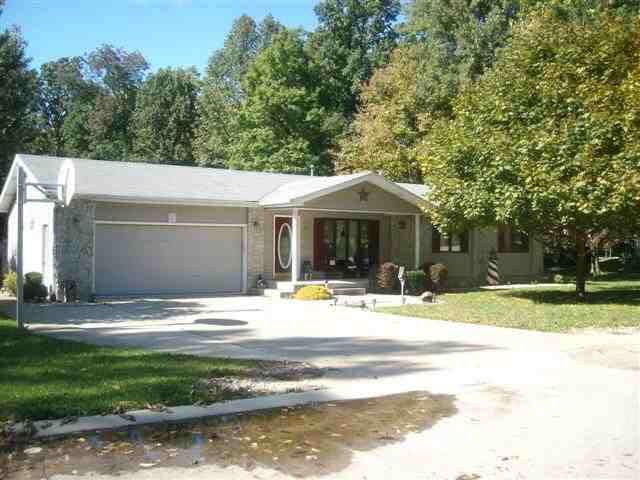 613 W Walnut Dr, Albion, IN 46701 photo 2