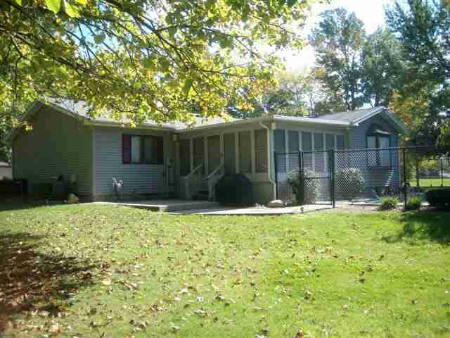 613 W Walnut Dr, Albion, IN 46701 photo 3